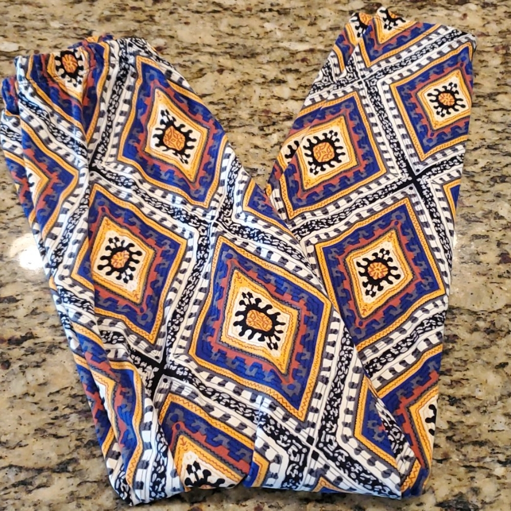 Leggings with geometric print